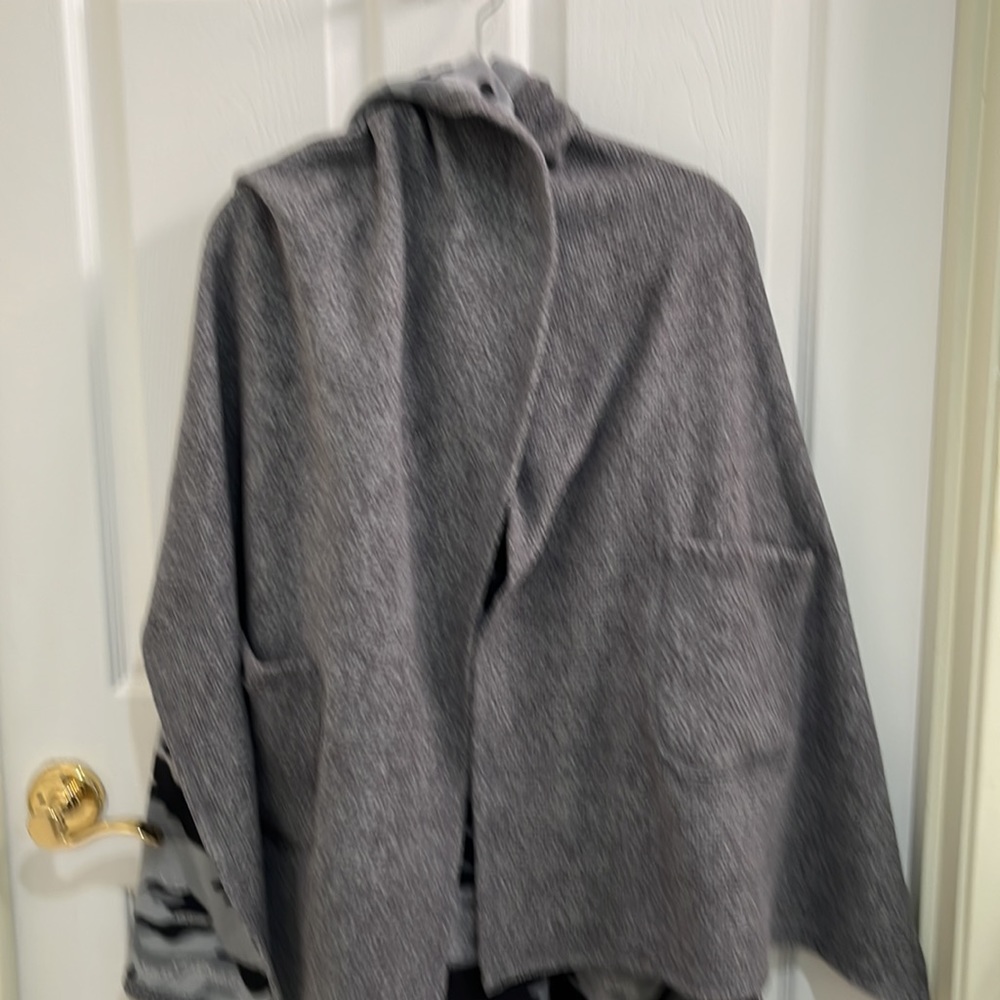 Reversible Cape - image 2